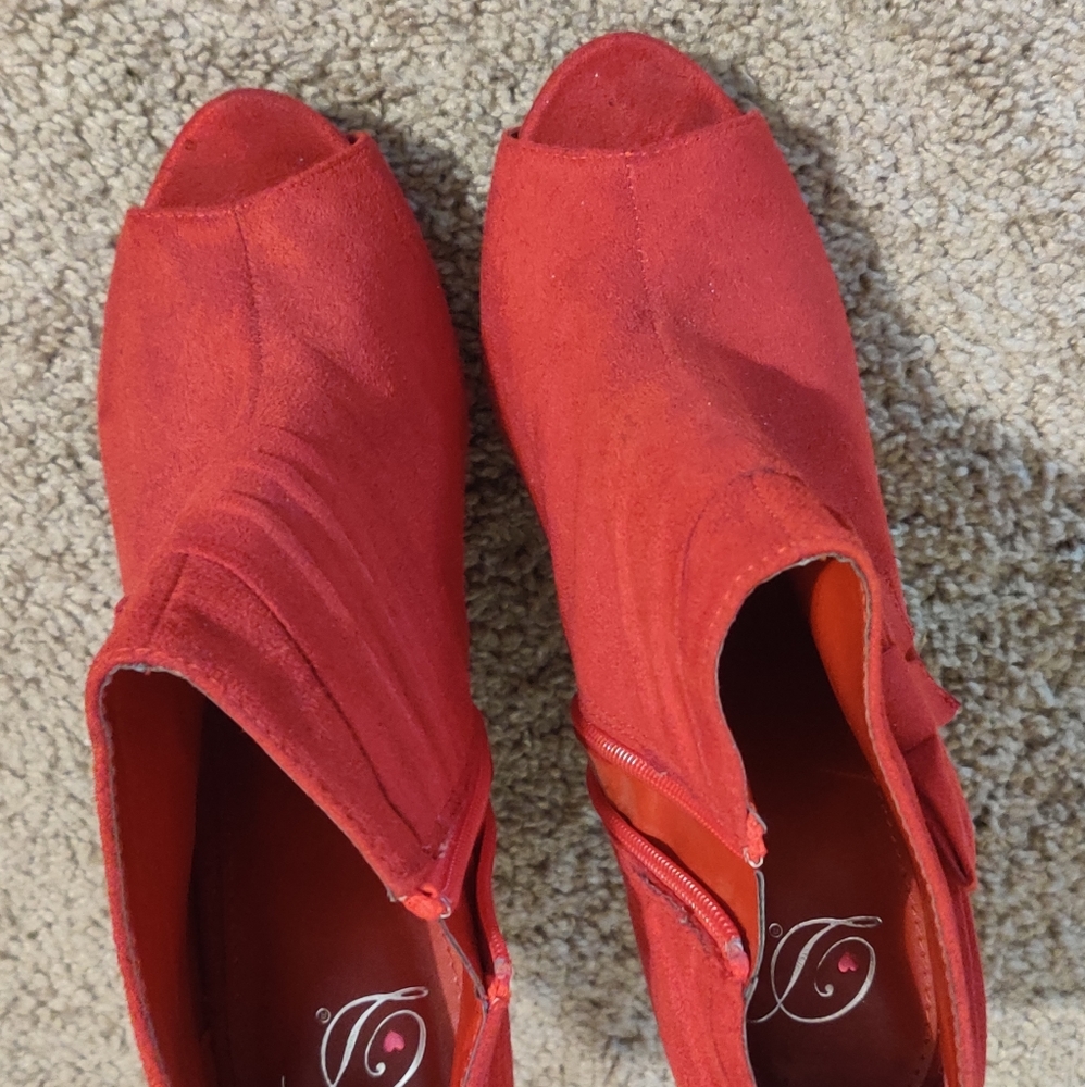 Diva Red suede ankle shoe boots sz 9.5